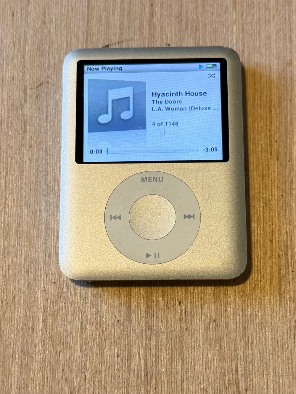 iPod Nano 3rd Gen 8GB Silver Model: A1236 Tested Good w/1146 Songs Read Info Blw